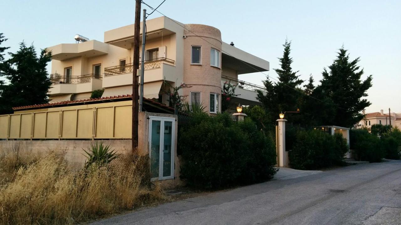 Lovely 2-Bedroom Apartment At Greek Riviera Vári Kültér fotó
