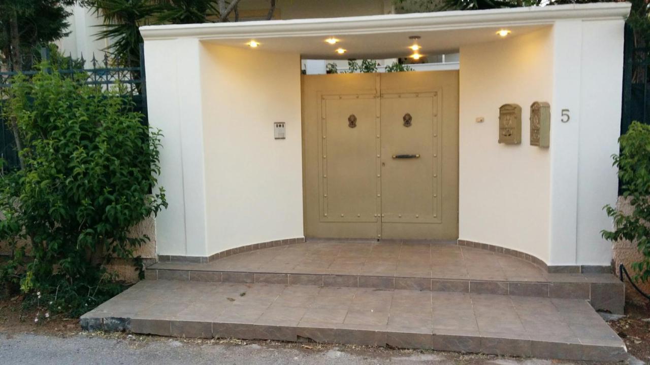 Lovely 2-Bedroom Apartment At Greek Riviera Vári Kültér fotó