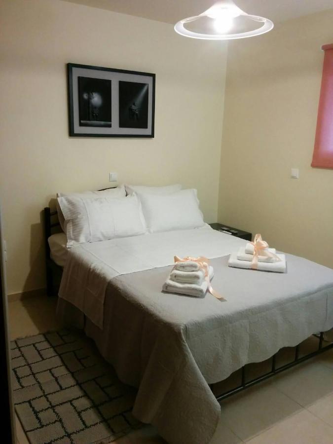 Lovely 2-Bedroom Apartment At Greek Riviera Vári Kültér fotó